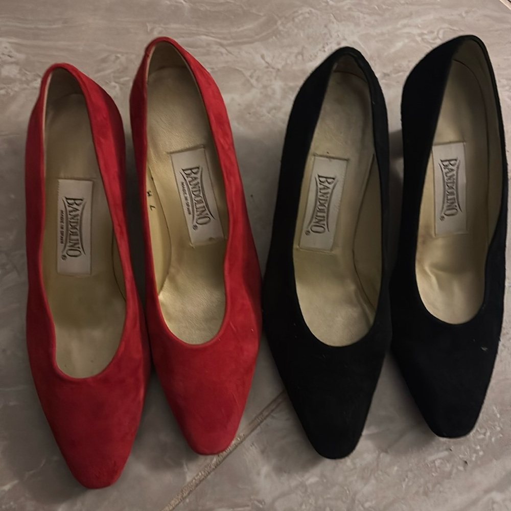Bandolino suede heels